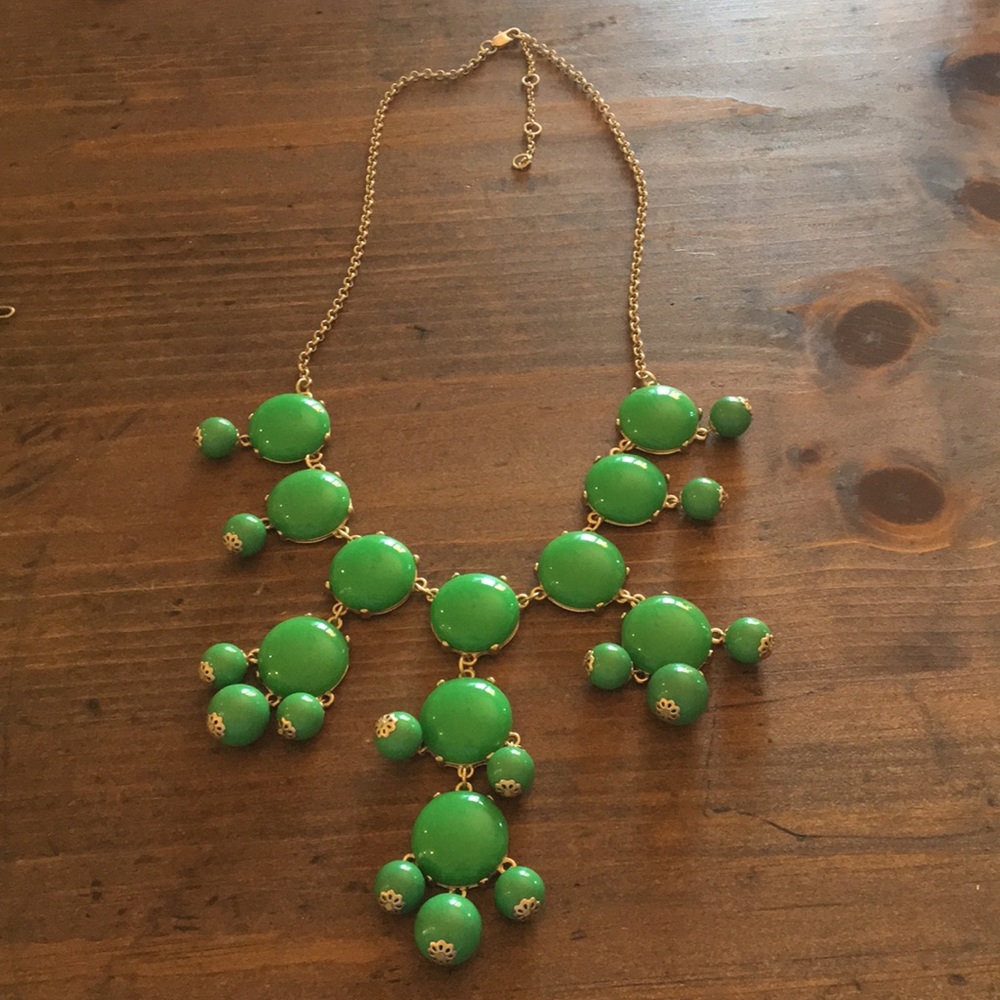 🚚💨 MOVING SALE!! Kelly Green Bubble Necklace